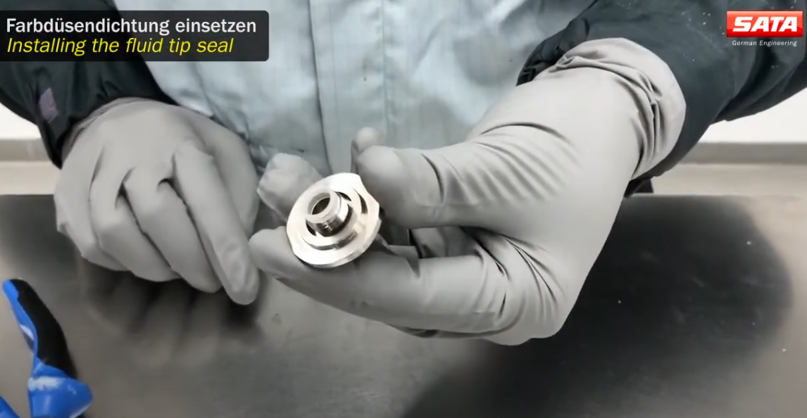 Hur man byter munstyckspackning på en sata sprutpistol