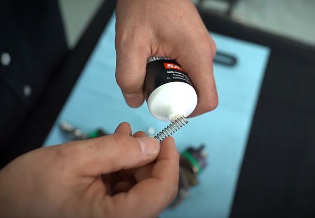 Hur man smörjer en SATA-sprutpistol